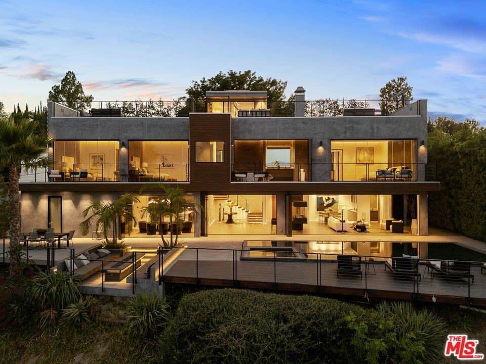 4540 Estrondo Dr, Encino