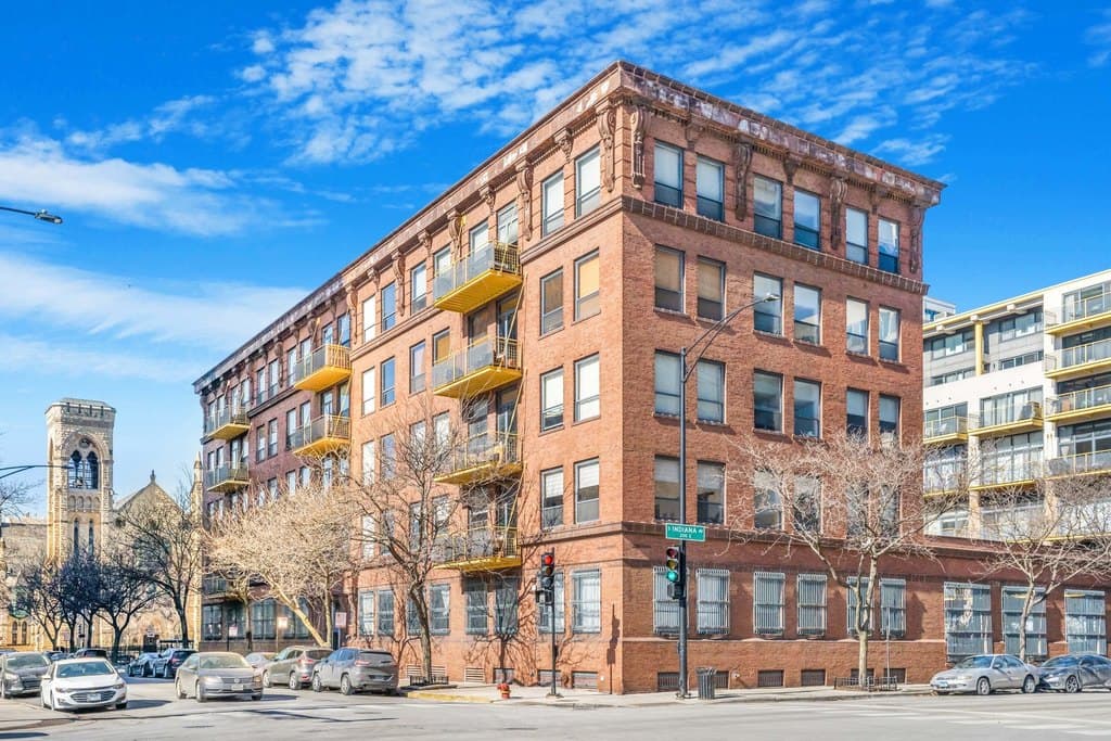 120 E Cullerton St Apt 105