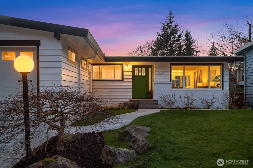 7039 39th Ave NE