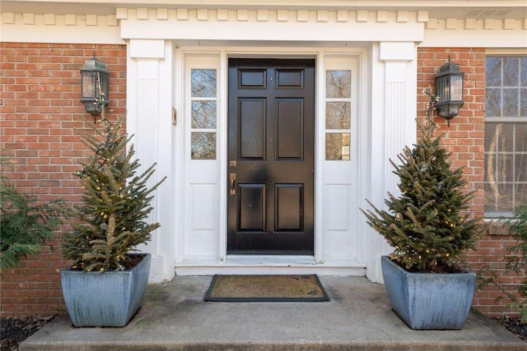 425 Ferndale Rd N, Wayzata