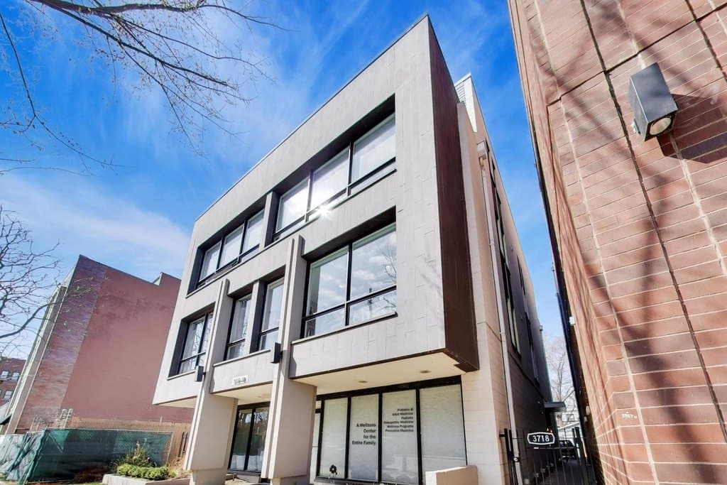 3718 N Ashland Ave Apt 302