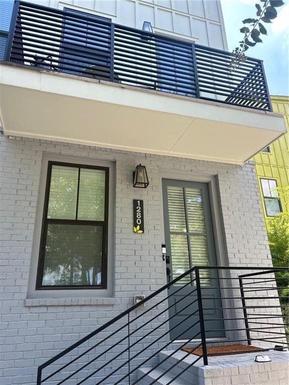 1280 Longreen Ter NW