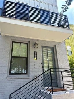 1280 Longreen Ter NW