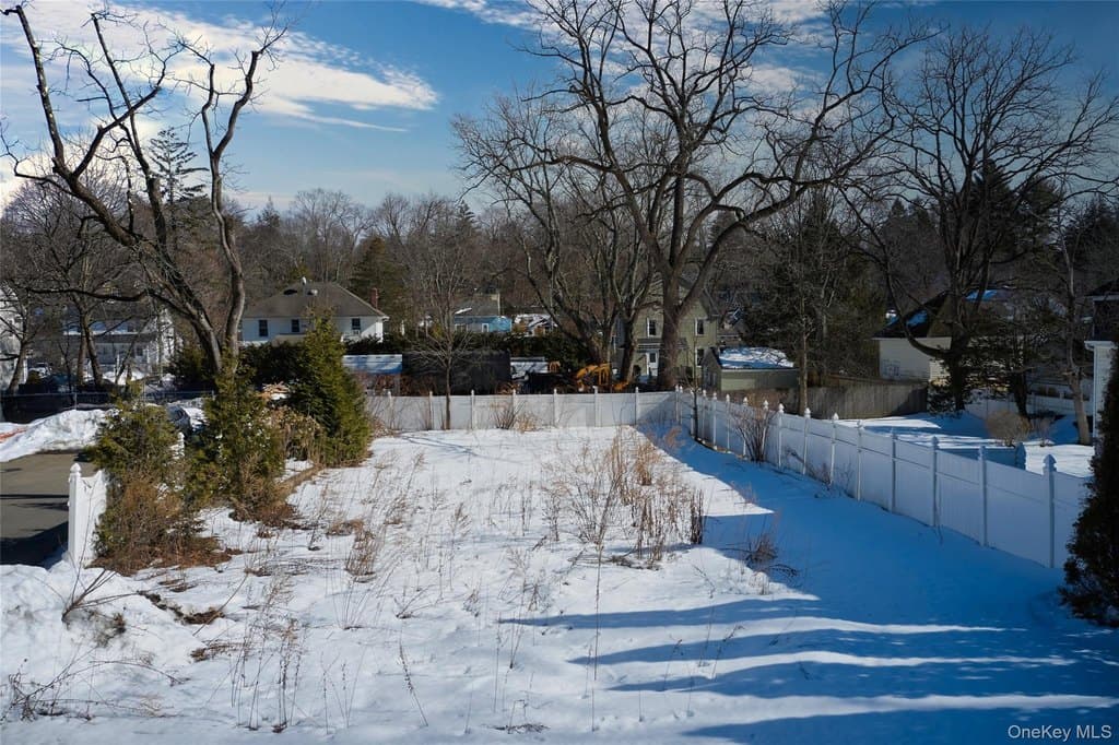 65 S Bedford Rd, Chappaqua