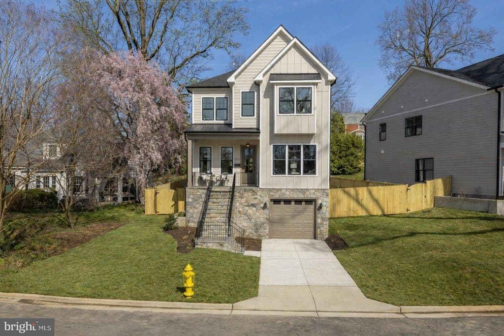 5707 9th St N, Arlington