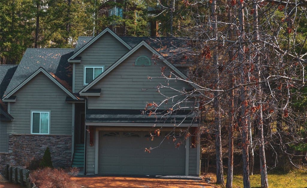 260 Eagle Bend Dr, Bigfork