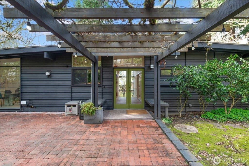 16 Wembley Ln, Mercer Island