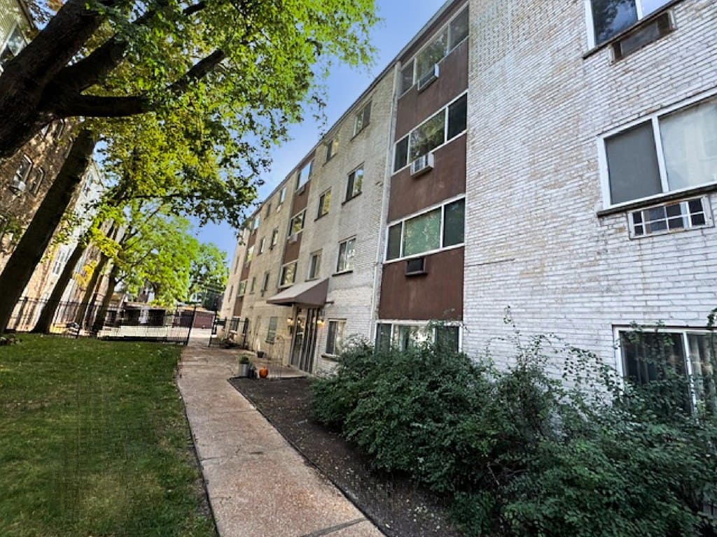 1441 W Farwell Ave Apt 4E
