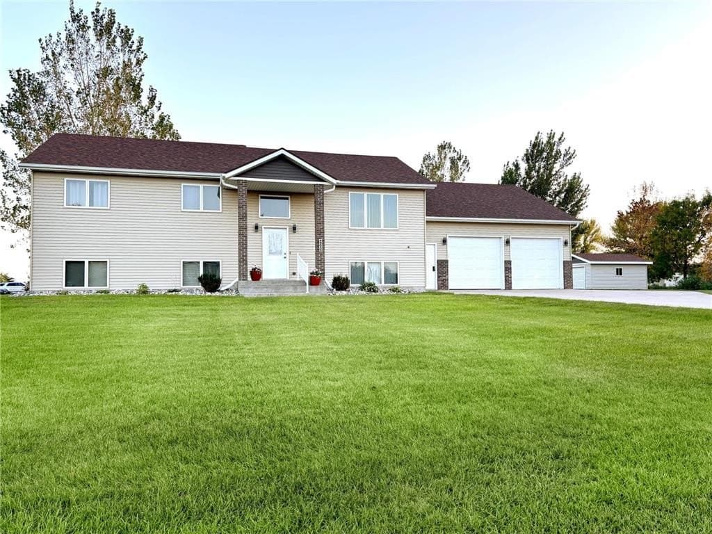 4505 36th Ave N, Fargo