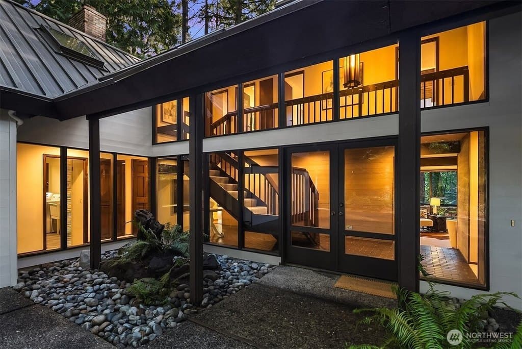 9027 SE 50th St, Mercer Island