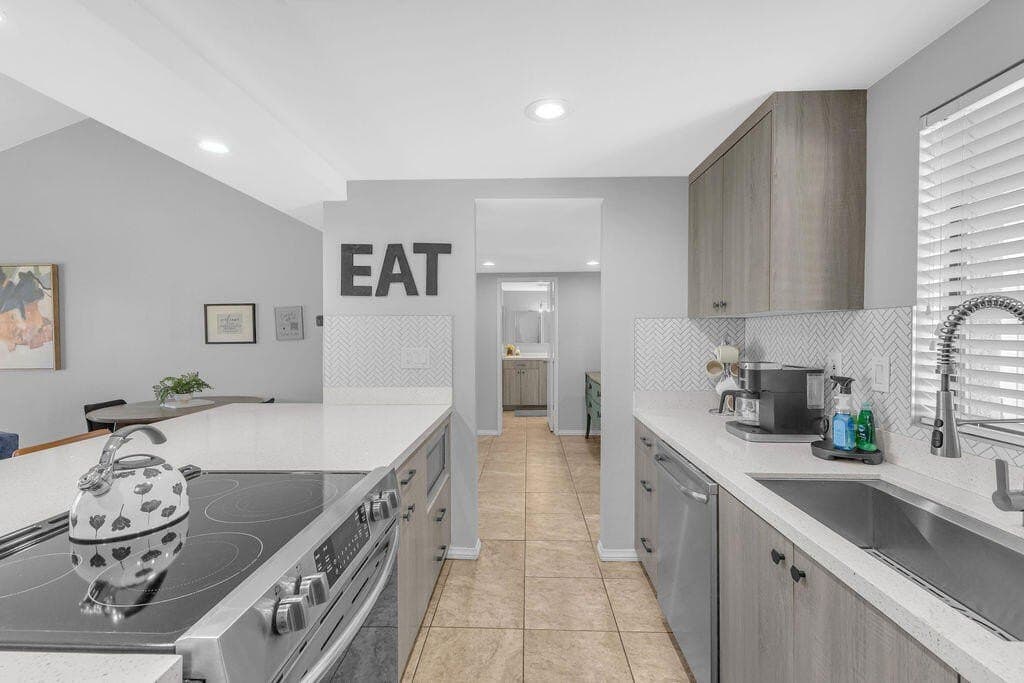 77086 Pauma Valley Way, Palm Desert