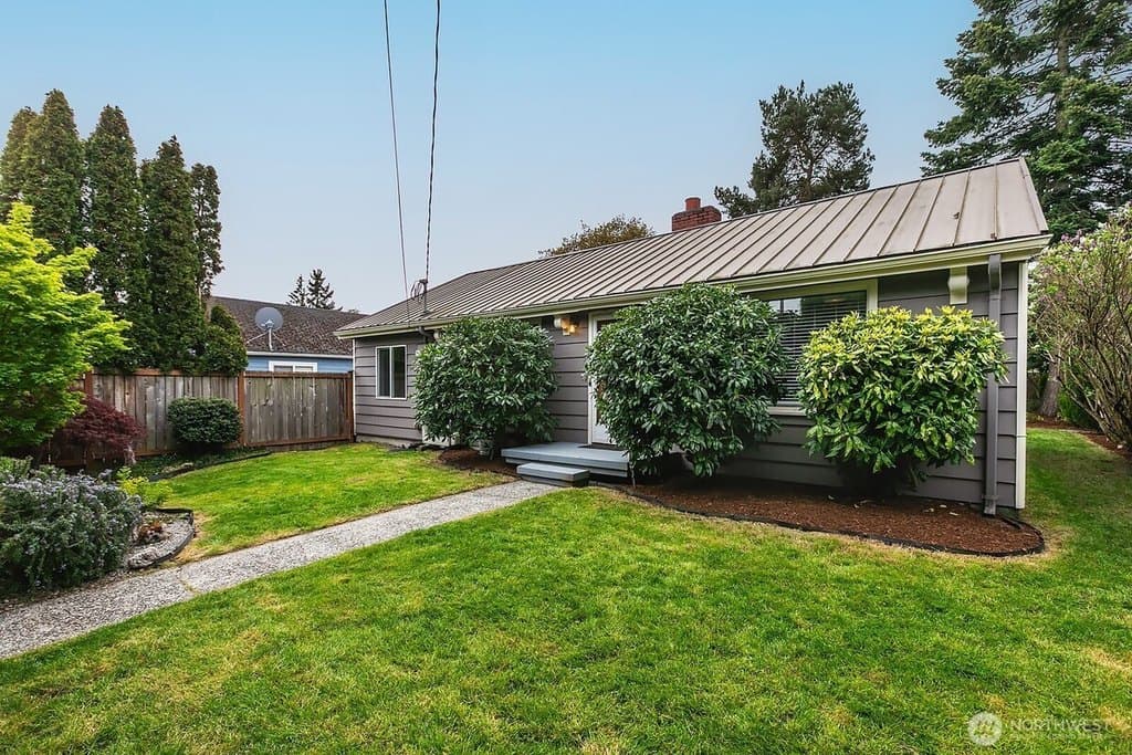 8437 Seward Park Ave S