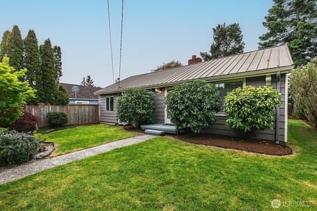 8437 Seward Park Ave S