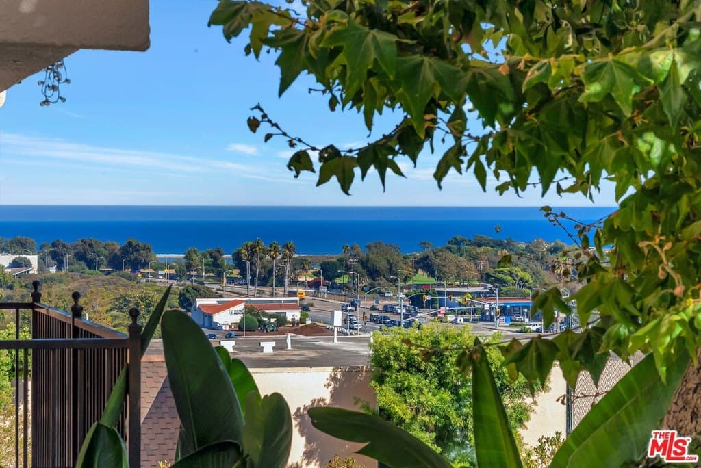 23901 Civic Center Way Unit D238, Malibu