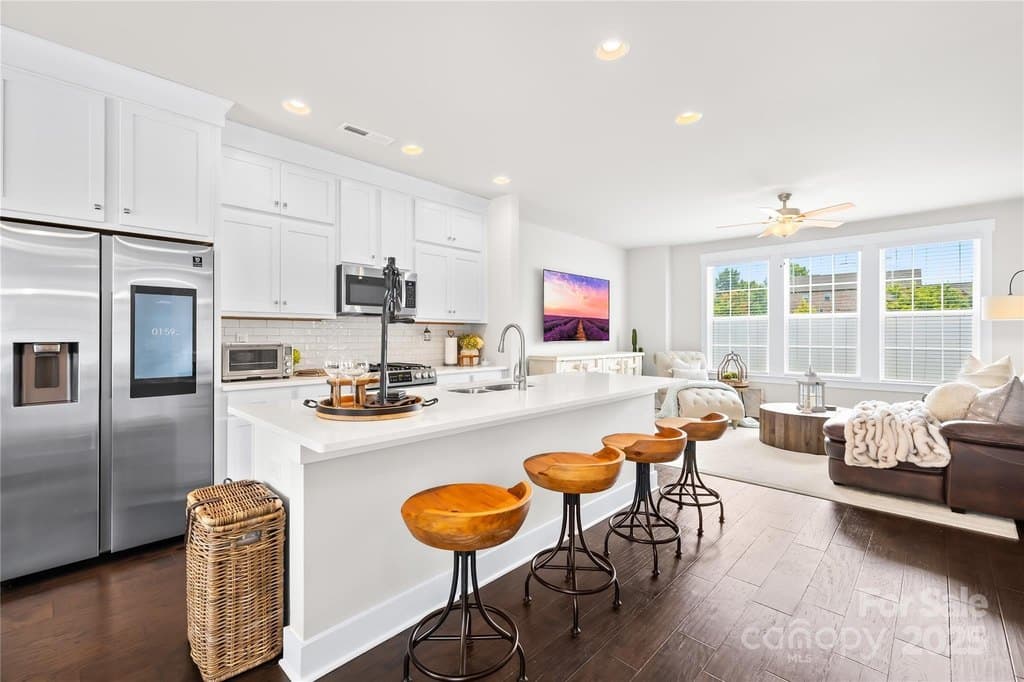 546 Amalfi Dr, Davidson