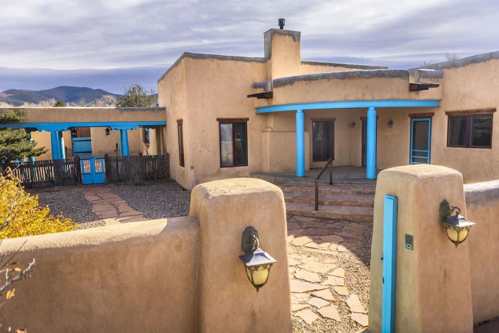 125 DE Teves Ln, Taos