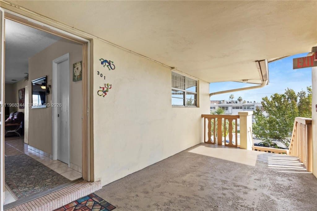 16750 NE 14th Ave Apt 301