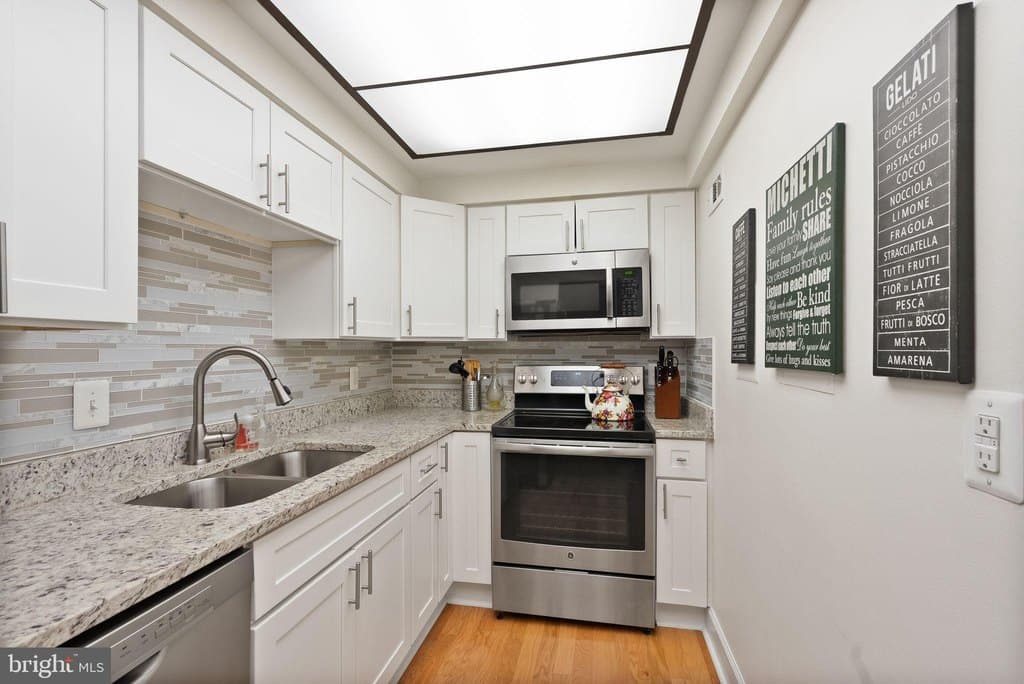 7651 Tremayne Pl Apt 211, McLean