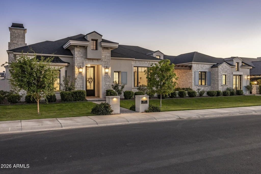 2677 E Maplewood St, Gilbert