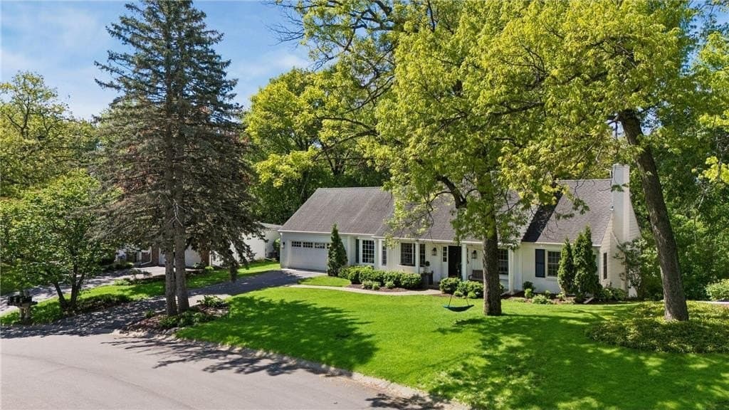 6533 Navaho Trl, Edina