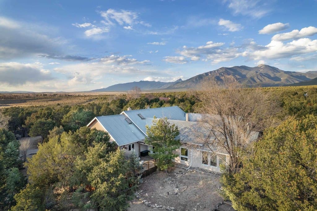 635 Don Nicholas Rd, Taos