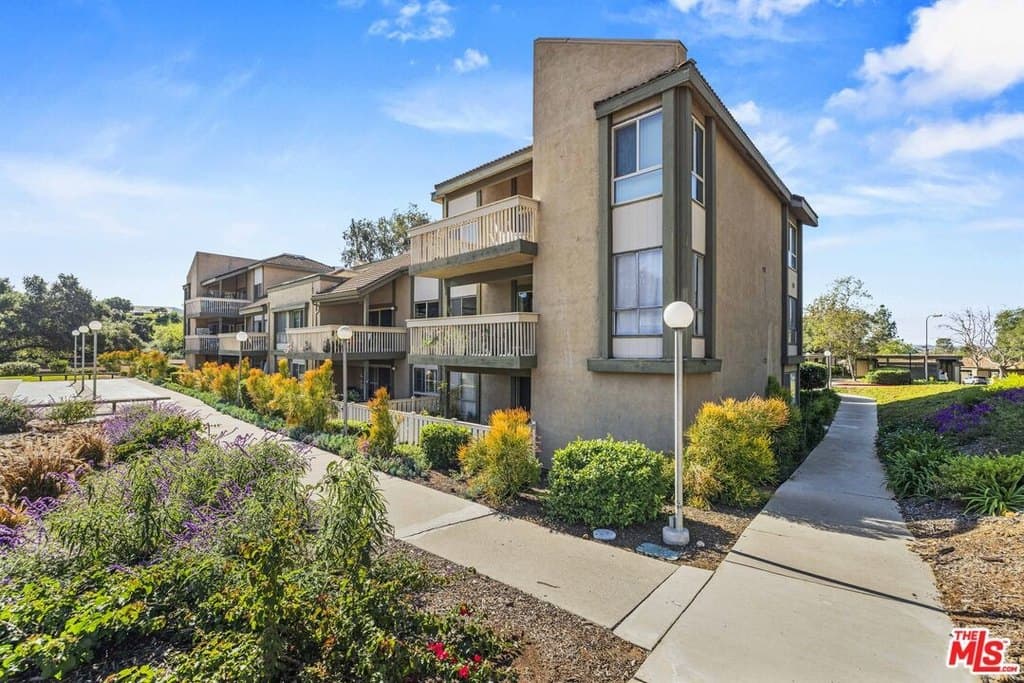 824 Pinetree Cir Apt 14, Thousand Oaks