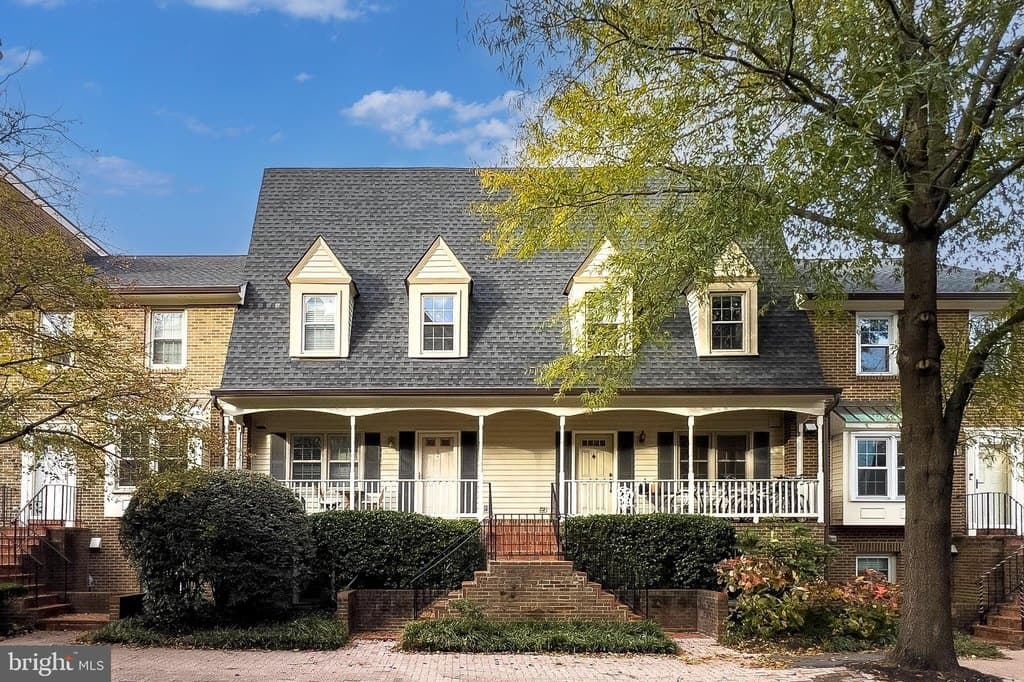 4221 11th St N Unit 1, Arlington