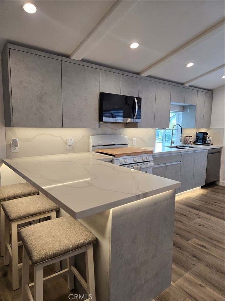 23777 Mulholland Hwy Spc 28, Calabasas