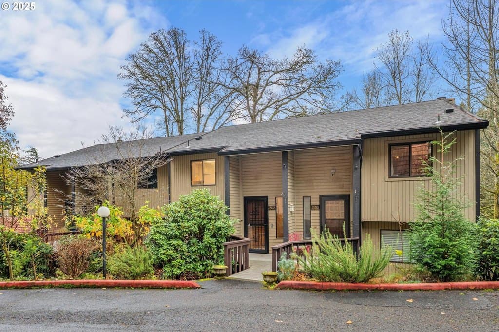 2802 Treetop Ln, West Linn