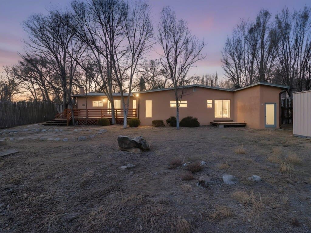 104 Guthrie Ln Unit A, Taos