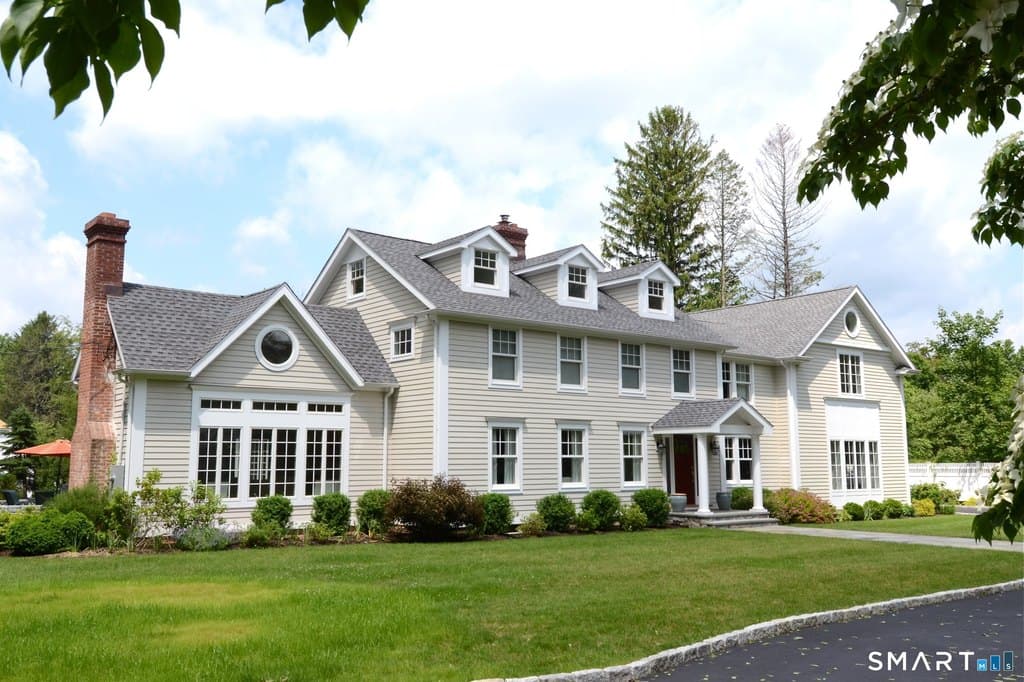19 Richards Ln, New Canaan
