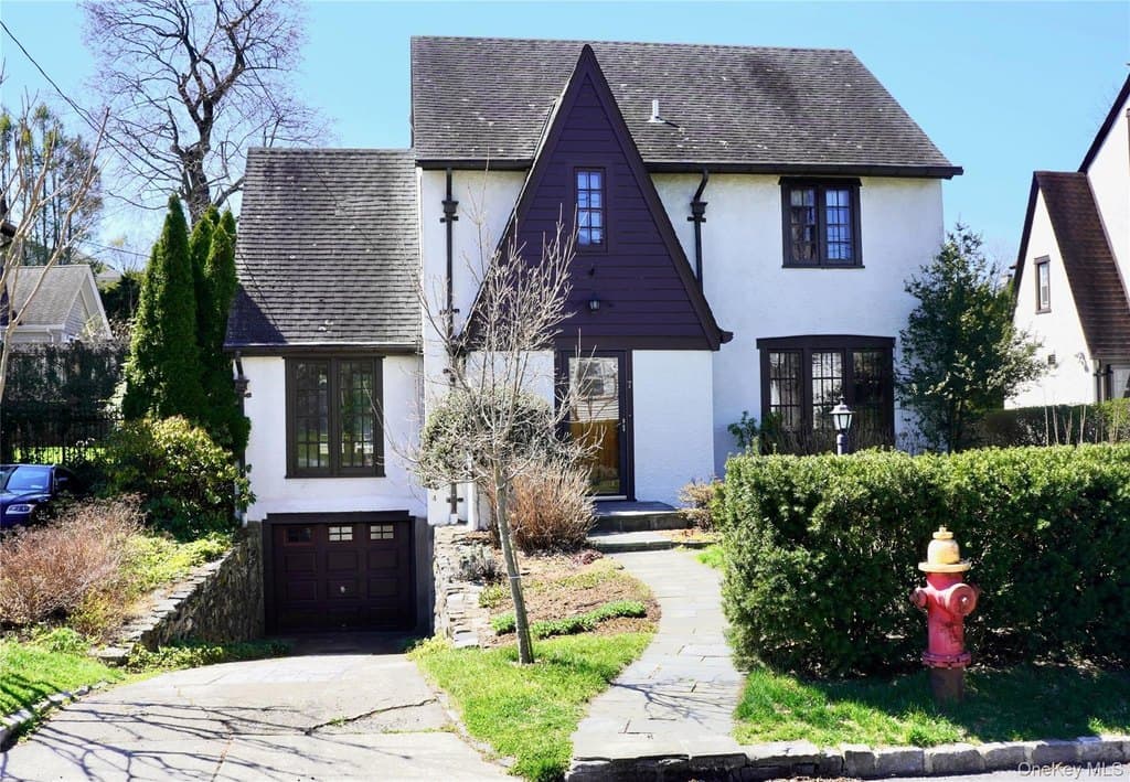 7 Bogert Pl, Bronxville