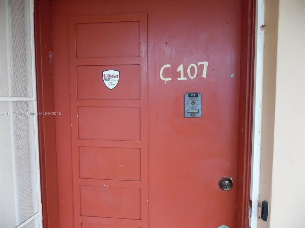 1501 NE 191st St Apt C107