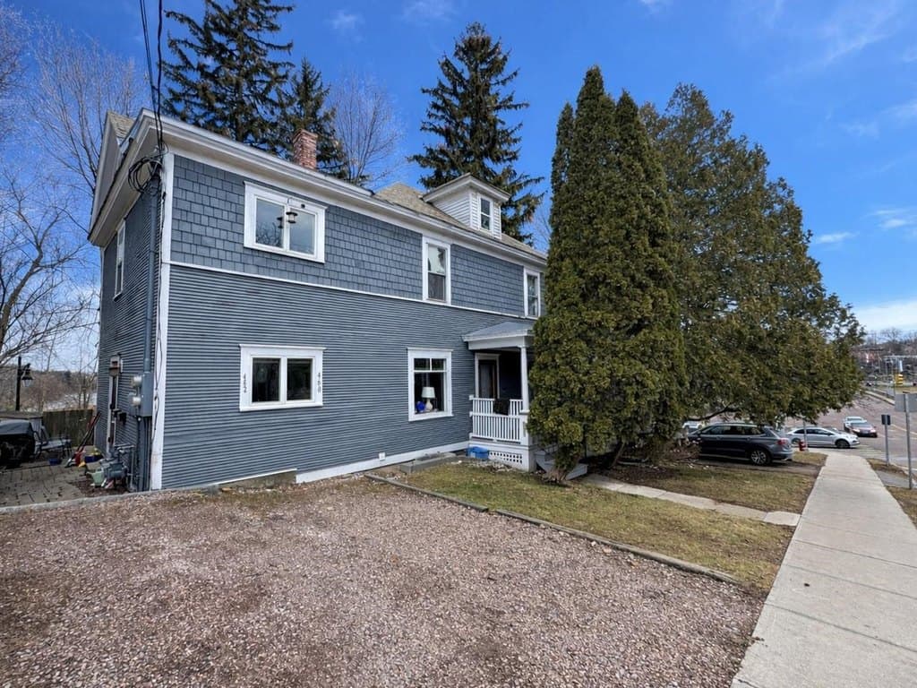 460-462 Colchester Ave, Burlington