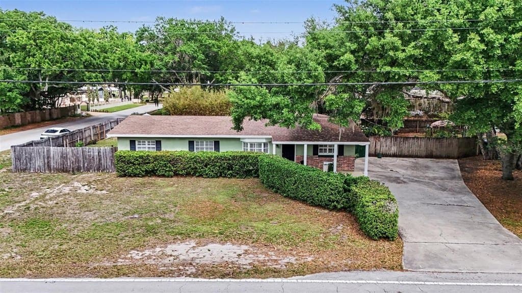 15402 Lake Magdalene Blvd, Tampa