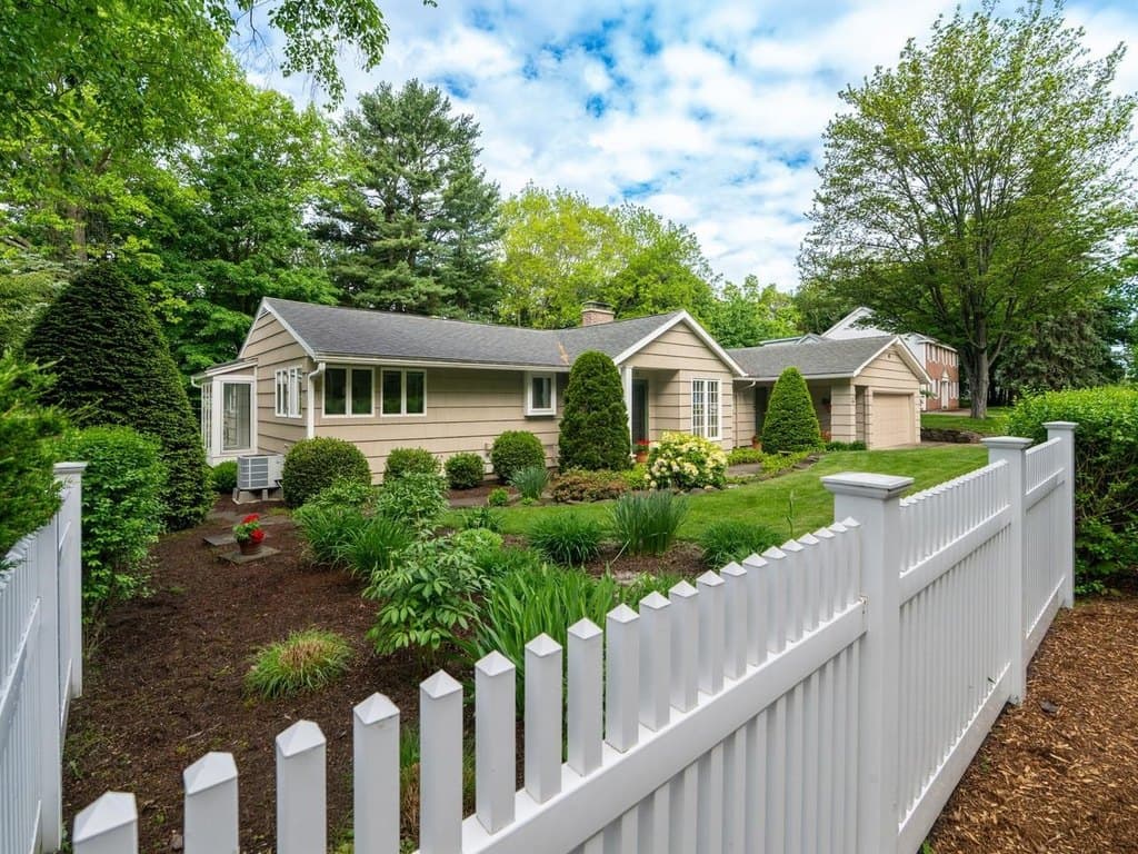 65 Deforest Hts