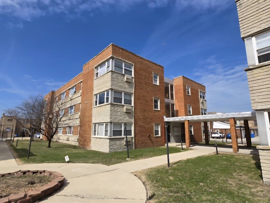 2411 W Balmoral Ave Apt 3D