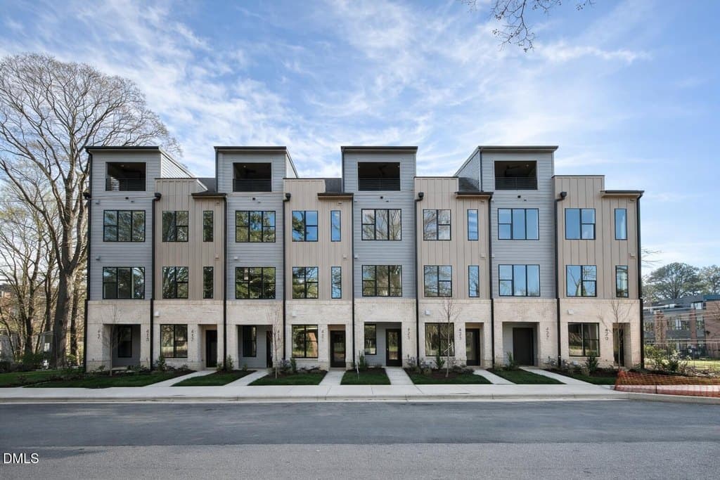 405 Chatham View Rd, Cary