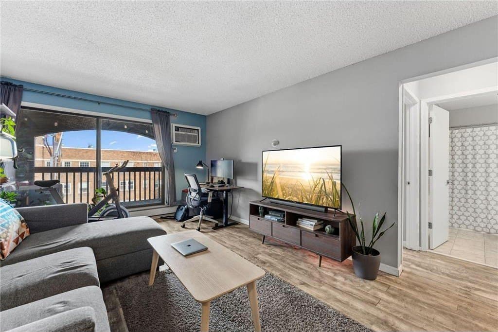 2610 Garfield Ave Apt 310, Minneapolis