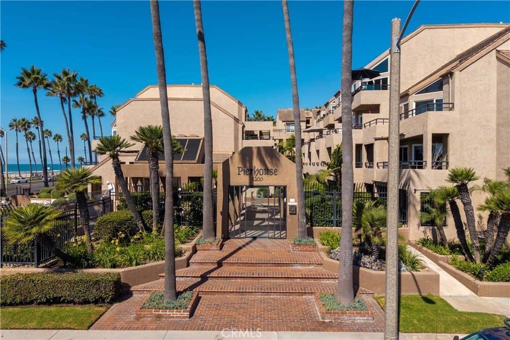 1200 Pacific Coast Hwy Apt 102, Huntington Beach