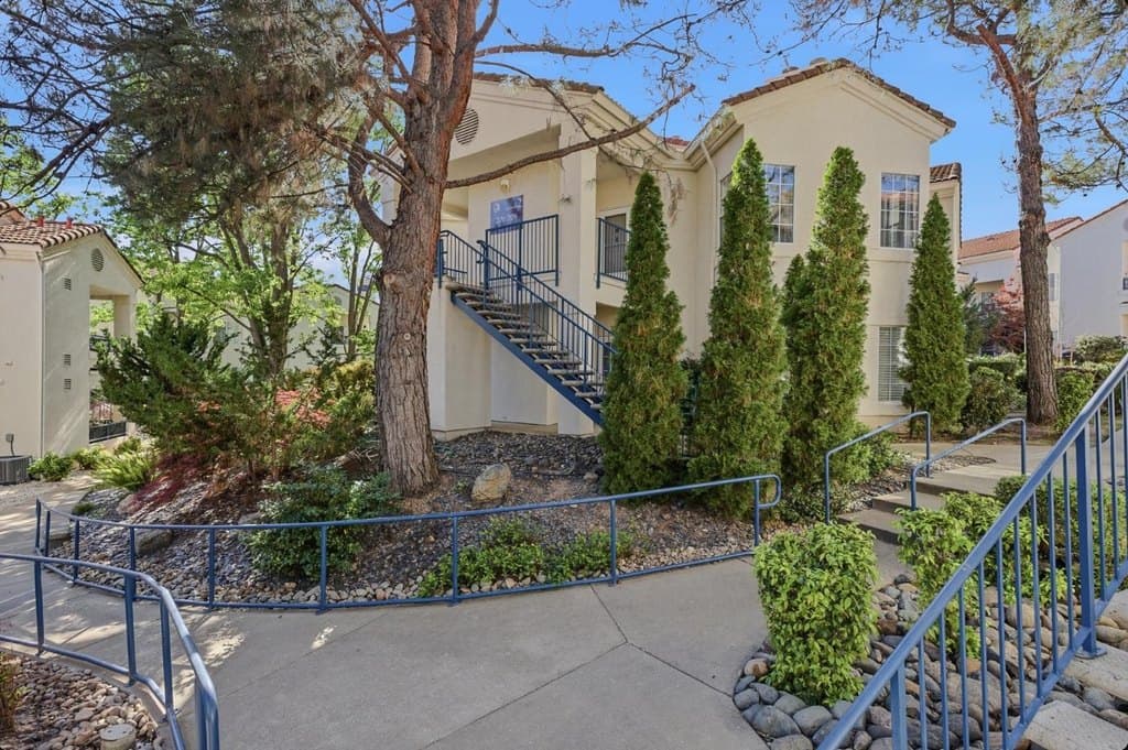 202 Beachcomber Dr E, Rocklin