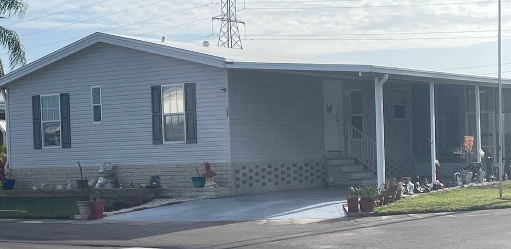 29081 US Highway 19 N Lot 327, Clearwater