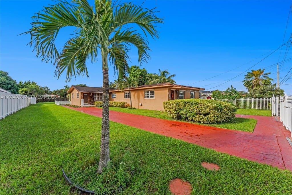 8820 SW 27th St, Miami