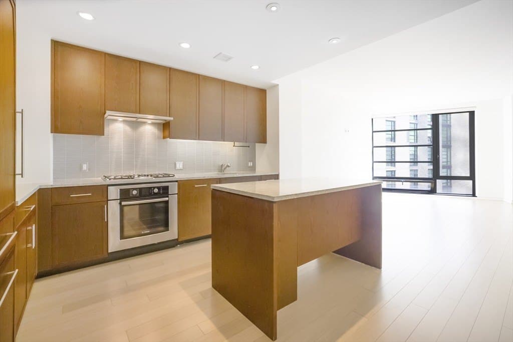 580 Washington St Unit 12E