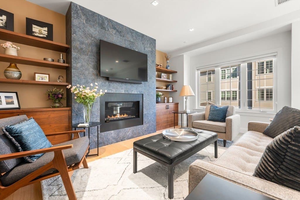 21 Crowninshield Rd Unit 21, Brookline