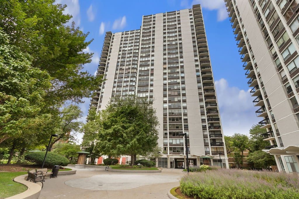 1460 N Sandburg Ter Unit 2001A