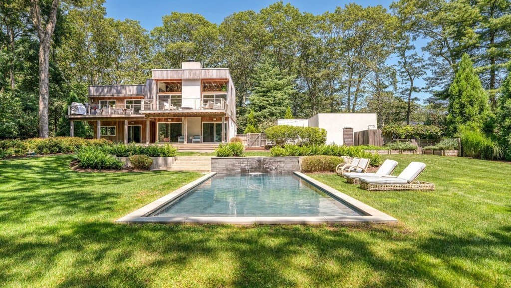 216 Bull Path, East Hampton