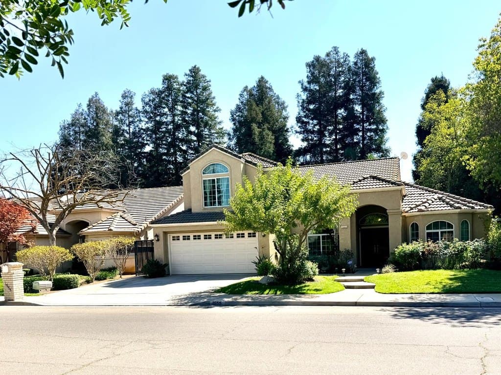 1555 E Emerald Ave, Fresno