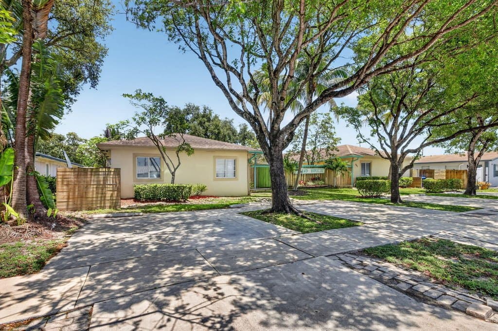 301 SW 16th St, Fort Lauderdale