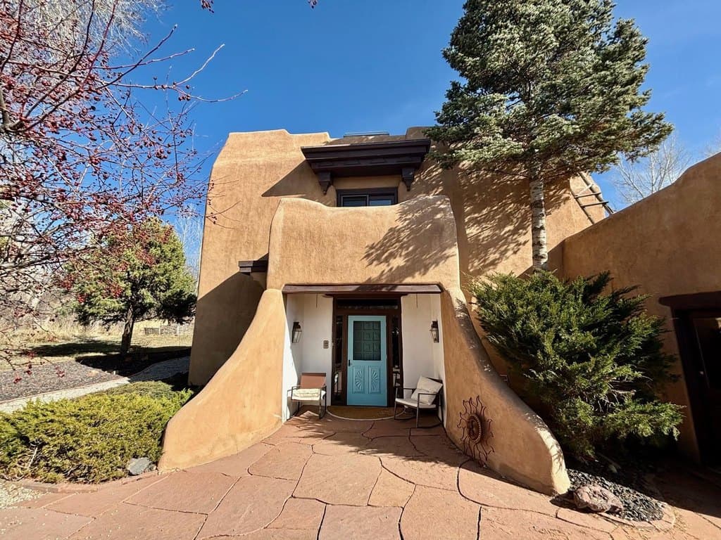 325 Spruce Ln Unit B, Taos
